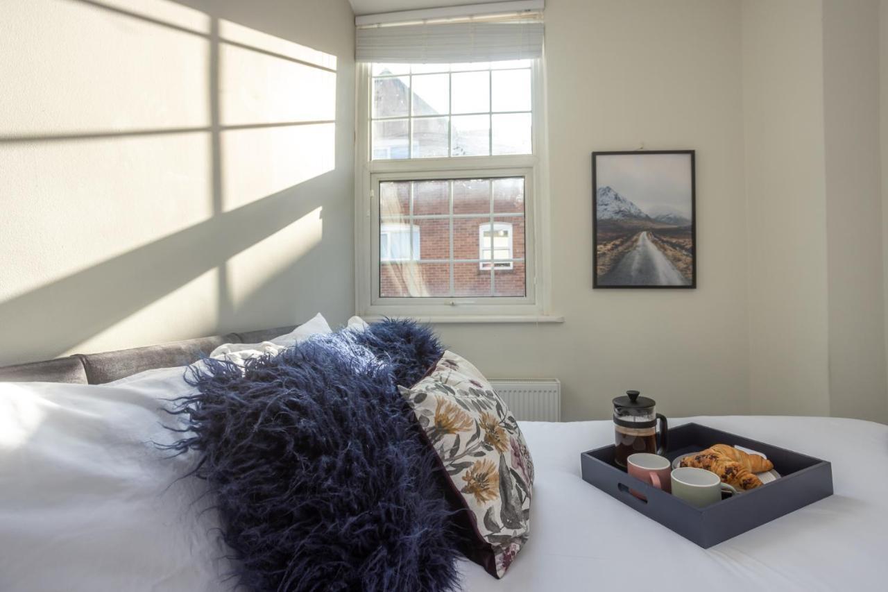 Modern Apartment Within City Walls, Parking Chester Eksteriør bilde