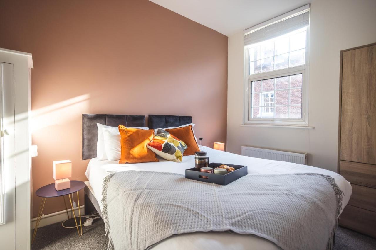 Modern Apartment Within City Walls, Parking Chester Eksteriør bilde